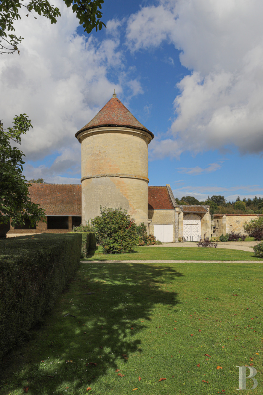 Dans l’Oise, près de Senlis, un vaste corps de ferme du 18e siècle et son pigeonnier transformés en hôtel  - photo  n°2